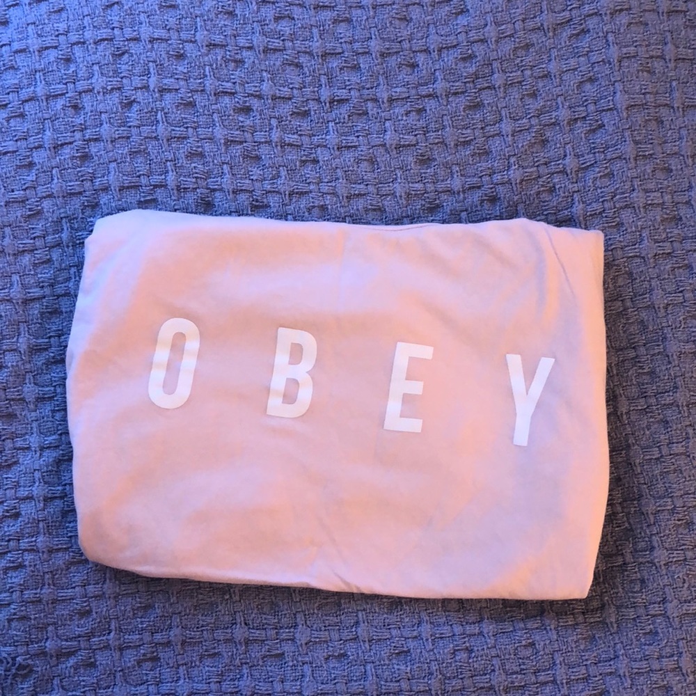 pink obey tee 💓